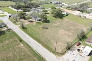 820 W Fairwinds St, Hallettsville, TX 77964 - Photo 25