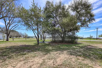 820 W Fairwinds Street, Hallettsville, TX 77964 - Photo 29