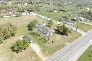 820 W Fairwinds St, Hallettsville, TX 77964 - Photo 33