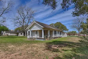 820 W Fairwinds St, Hallettsville, TX 77964 - Photo 1