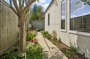 24 Hackberry Ln, Houston, TX 77027 - Photo 27