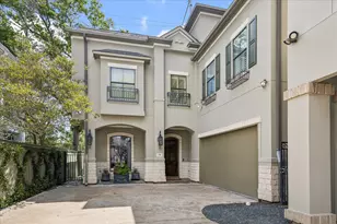 24 Hackberry Ln, Houston, TX 77027 - Photo 1