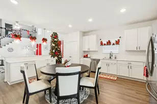 415 Green Meadows Dr, West Columbia, TX 77486 - Photo 9