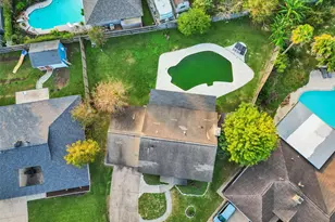 925 N Amy Dr, Deer Park, TX 77536 - Photo 3