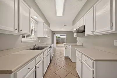 6111 Grandvale Drive, Houston, TX 77072 - Photo 15