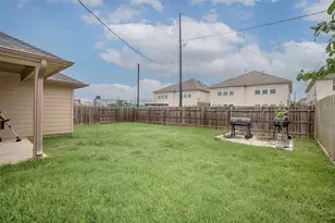 526 N 2nd St, La Porte, TX 77571 - Photo 23
