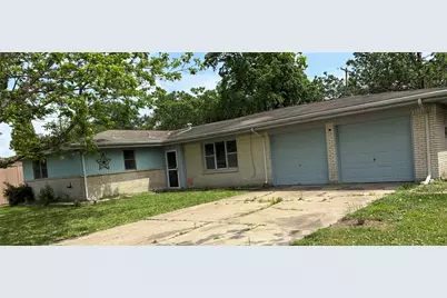 1133 25th Avenue N, Texas City, TX 77590 - Photo 1