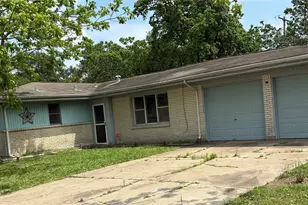 1133 25th Ave N, Texas City, TX 77590 - Photo 1