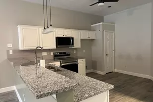 1027 S Wellsford Dr, Pearland, TX 77584 - Photo 5