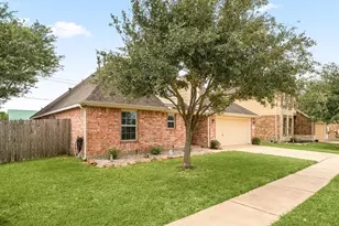 195 Midtown Park Dr, Alvin, TX 77511 - Photo 3