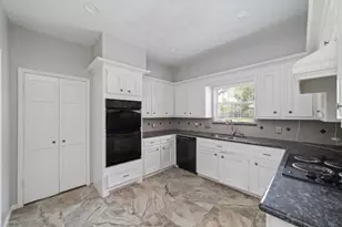 2306 Vine Creek Dr, Kingwood, TX 77345 - Photo 11