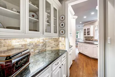 2925 Nottingham Street, West University Place, TX 77005 - Photo 17