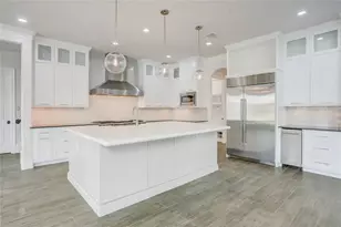 2215 Pleasant Hill Dr, Friendswood, TX 77546 - Photo 11
