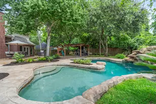 1518 Honeysuckle Ln, Sugar Land, TX 77479 - Photo 3