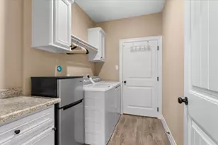 2504 W Greenbriar Dr, Huntsville, TX 77340 - Photo 19
