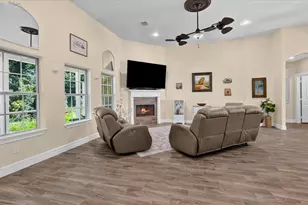 2504 W Greenbriar Dr, Huntsville, TX 77340 - Photo 7