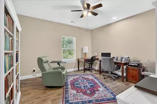 2504 W Greenbriar Dr, Huntsville, TX 77340 - Photo 15