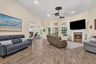 2504 W Greenbriar Dr, Huntsville, TX 77340 - Photo 5