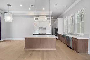 3420 W 12th St, Houston, TX 77008 - Photo 9