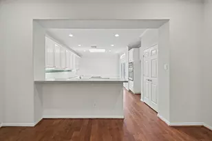 22 N Castlegreen Cir, The Woodlands, TX 77381 - Photo 19