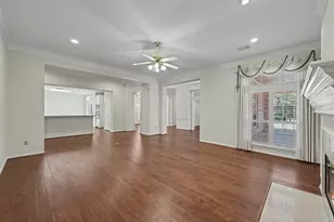 22 N Castlegreen Cir, The Woodlands, TX 77381 - Photo 15