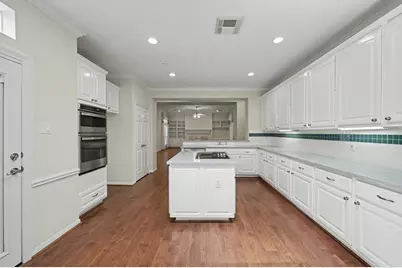 22 N Castlegreen Circle, The Woodlands, TX 77381 - Photo 23