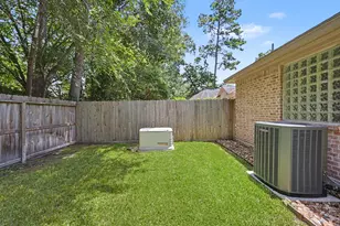22 N Castlegreen Cir, The Woodlands, TX 77381 - Photo 43