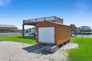 1515 Mabry St, Gilchrist, TX 77617 - Photo 3