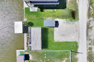 1515 Mabry St, Gilchrist, TX 77617 - Photo 11