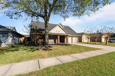 10905 Dogwood Drive, La Porte, TX 77571 - Photo 5