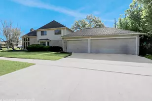 3210 Deer Creek Dr, Sugar Land, TX 77478 - Photo 3