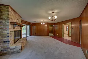 915 Farmers, Brenham, TX 77833 - Photo 3
