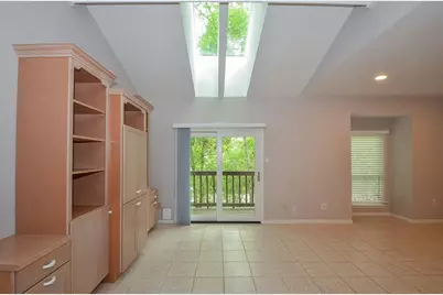 11711 Memorial Drive #304, Houston, TX 77024 - Photo 25