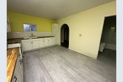 902 Burleson Street, George West, TX 78022 - Photo 7