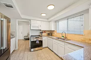 9907 Towne Tower Ln, Sugar Land, TX 77498 - Photo 9