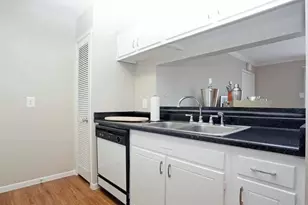 2338 West 18th St, Houston, TX 77008 - Photo 3