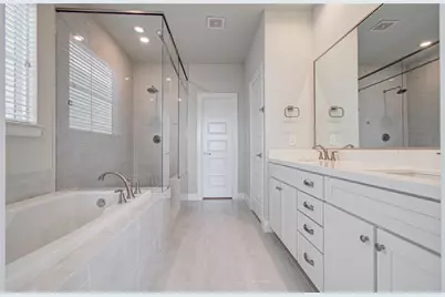 2818 Grand Fountains Drive #B, Houston, TX 77054 - Photo 21