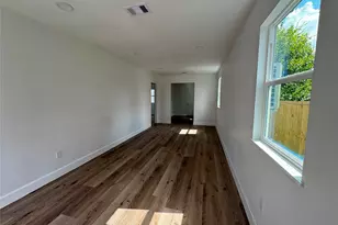 3910 Campbell St, Houston, TX 77026 - Photo 9