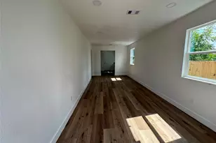 3910 Campbell St, Houston, TX 77026 - Photo 11