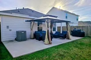 209 Laura Leigh Ln, Angleton, TX 77515 - Photo 7