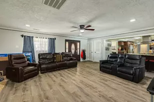 900 W Mulberry St, Angleton, TX 77515 - Photo 17