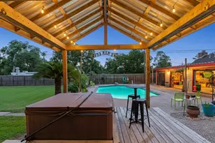 900 W Mulberry St, Angleton, TX 77515 - Photo 3