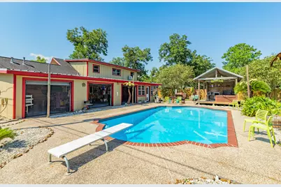 900 W Mulberry Street, Angleton, TX 77515 - Photo 23