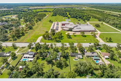 900 W Mulberry Street, Angleton, TX 77515 - Photo 11