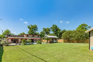 900 W Mulberry St, Angleton, TX 77515 - Photo 13