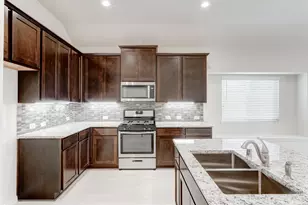 2414 Brich Mnr Dr, Rosharon, TX 77583 - Photo 9