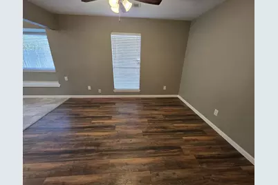 10900 Dogwood Drive, La Porte, TX 77571 - Photo 9