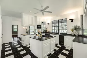 113 Rosewood St, Lake Jackson, TX 77566 - Photo 15