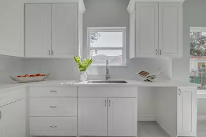 6705 Roanoke St, Houston, TX 77028 - Photo 5