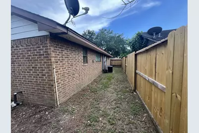 602 Briarclift Lane, Baytown, TX 77521 - Photo 19